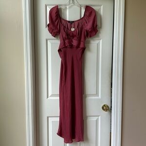 Francesca’s Mauve Pink Midi Dress. NWT. Size M.